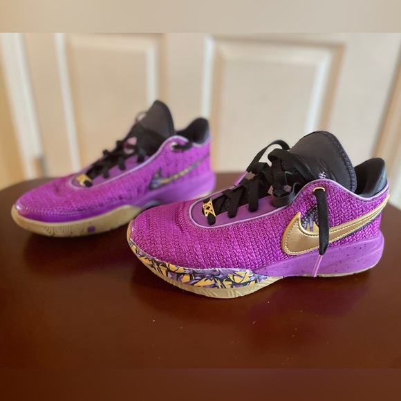 **LIKE NEW** Youth 6Y Lebron XX “Young Heirs” shoes - Picture 4 of 13